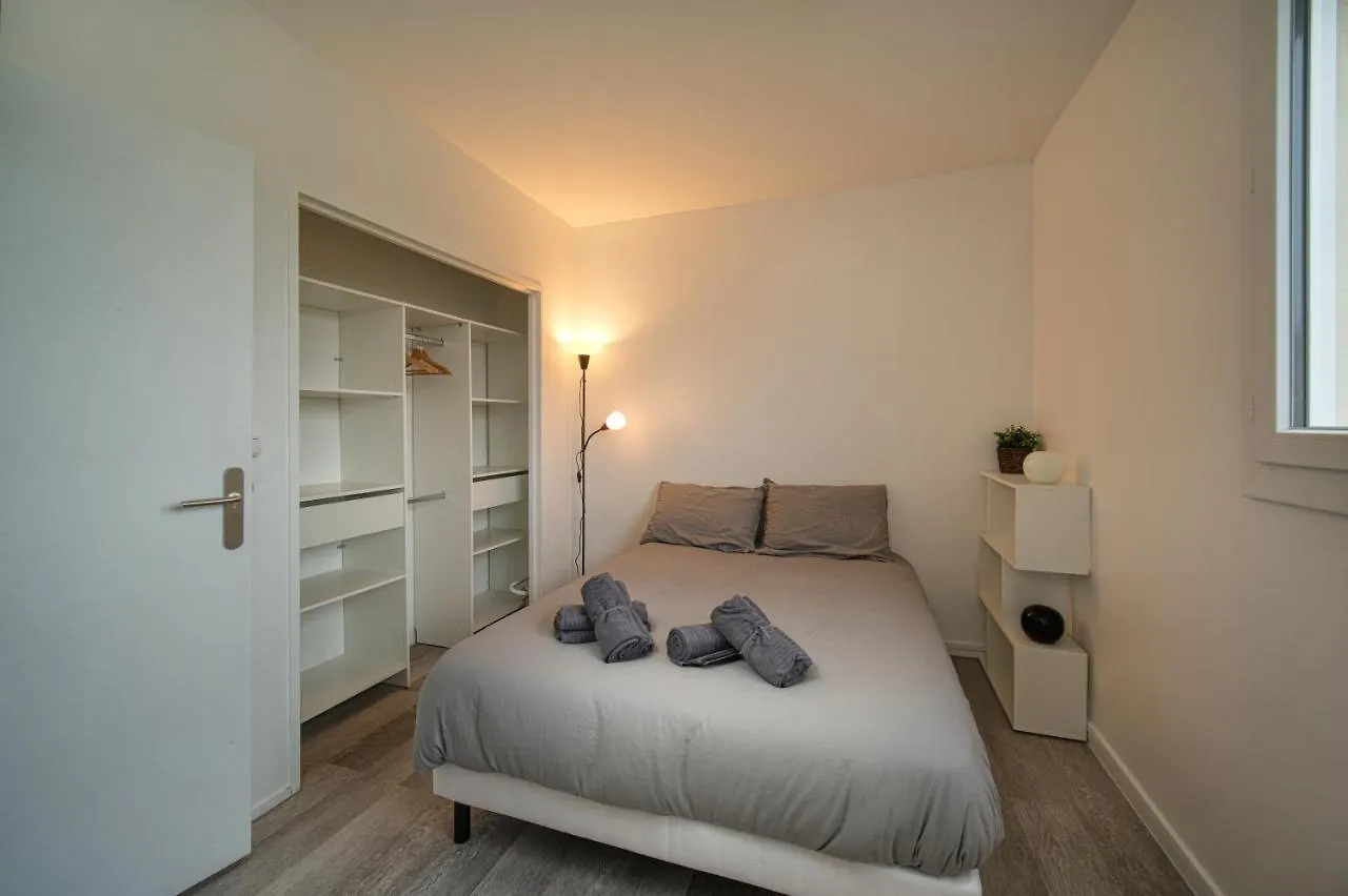 Апартаменты Appartement Tout Equipe Parking Balcon 2 Chambres Марсель Франция