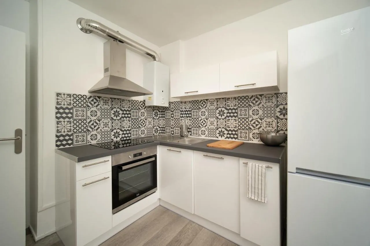 Appartement Tout Equipe Parking Balcon 2 Chambres Marseille France