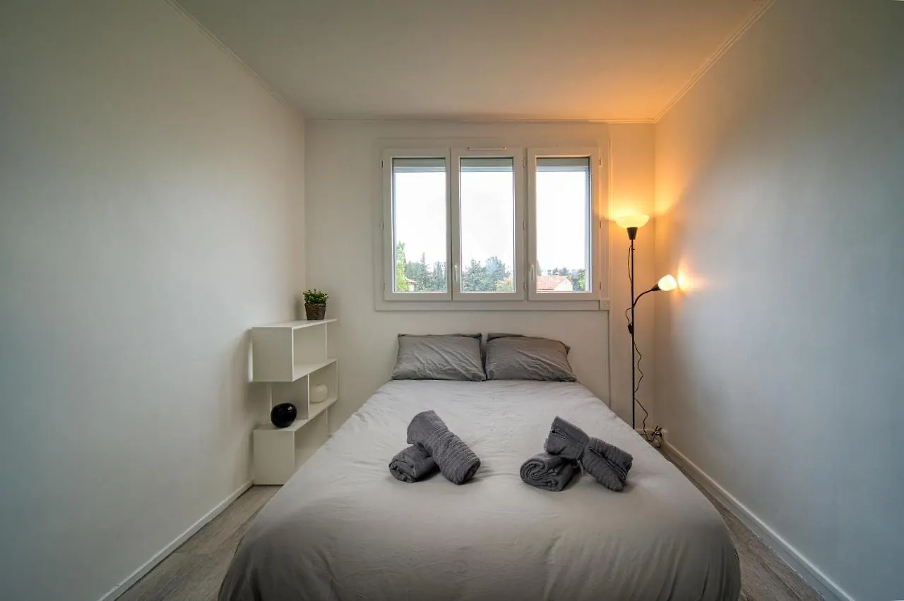 Appartement Tout Equipe Parking Balcon 2 Chambres Marseille